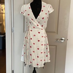 Lipstick short sleeve mini dress